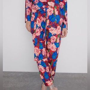 Zara Flower 🌸 Beautiful Pants size L. Floral Trousers
